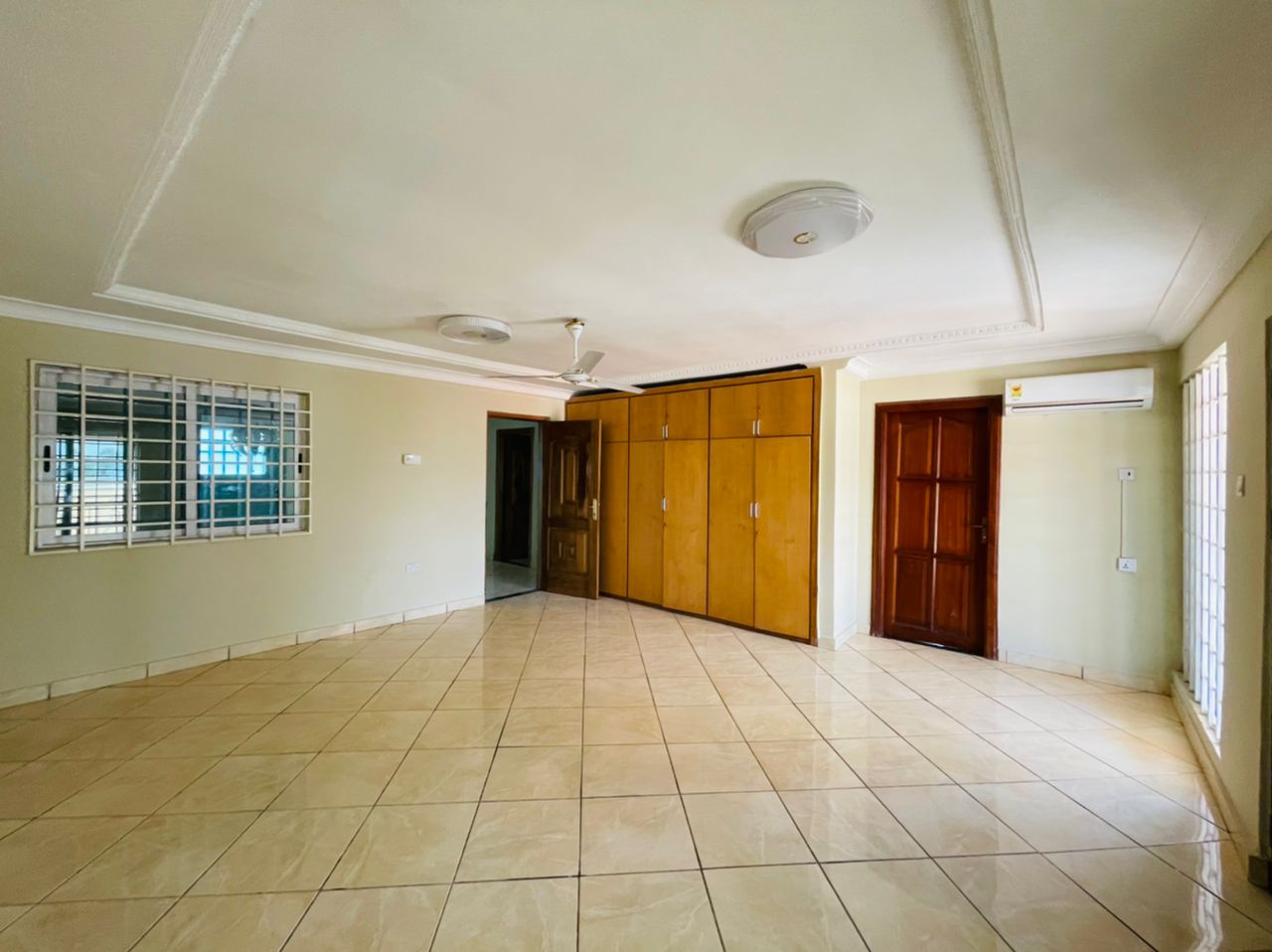 Six (6) Bedroom House for Rent At West Trasacco 