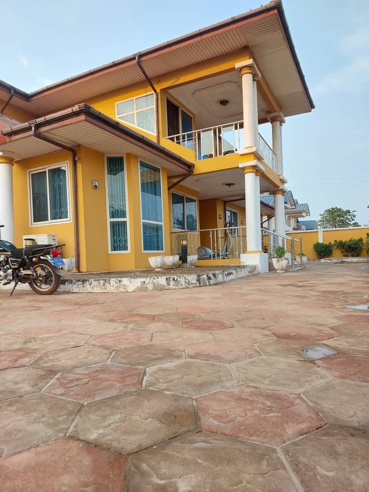 Six 6-Bedroom House with Boy’s Quarters for Sale at East Legon Adjiringanor 