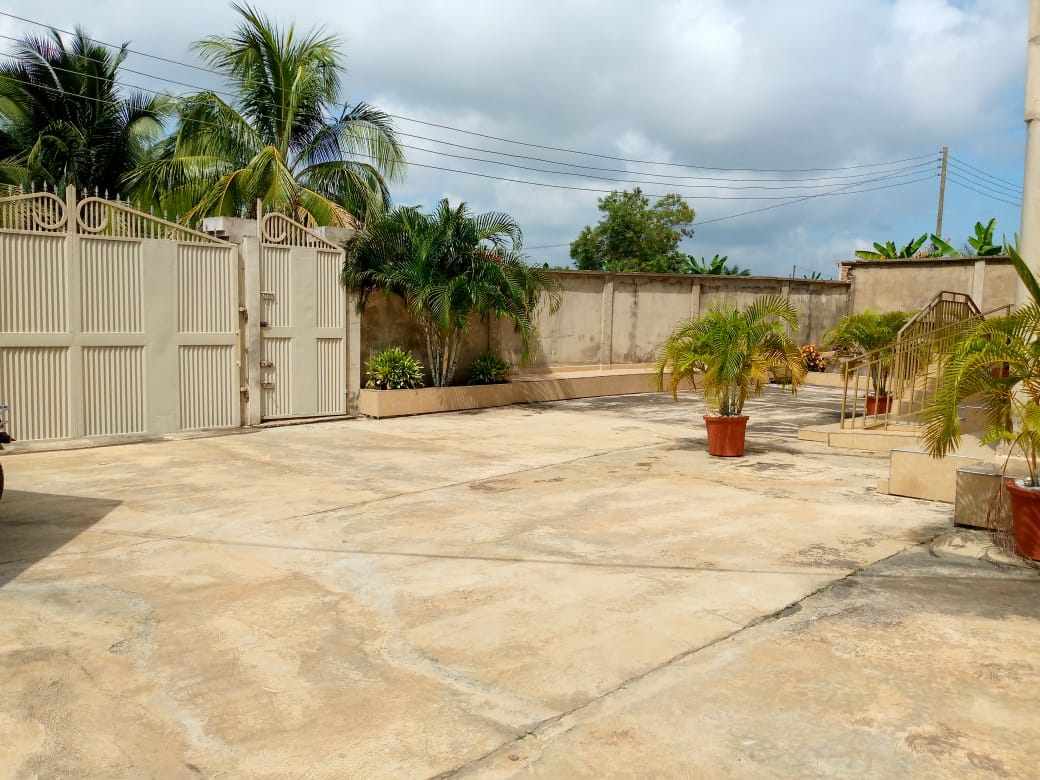 Six (6) Bedrooms House for Sale in Nsawam
