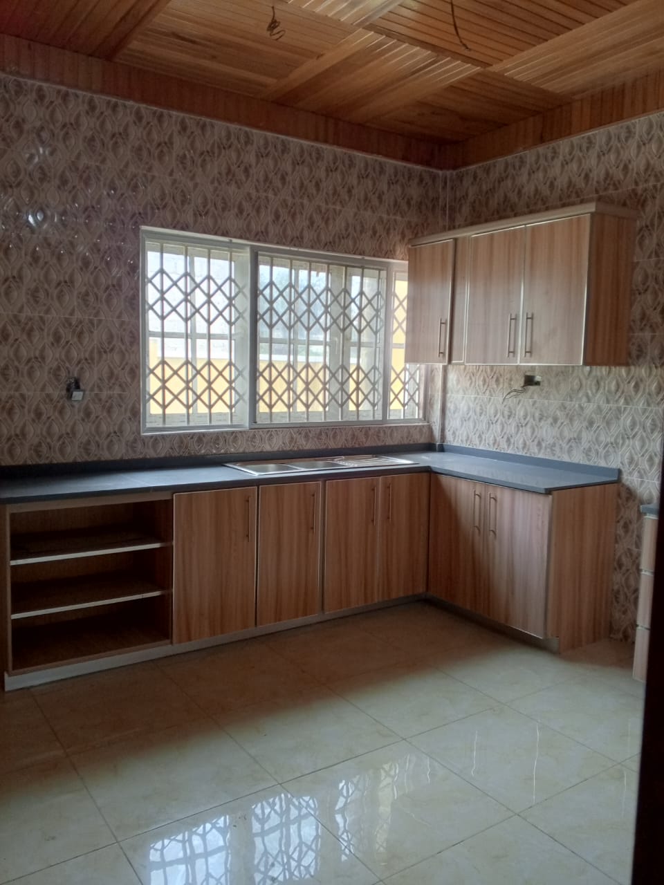 Six (6) Bedroom House For Rent at Kumasi Tech Emena