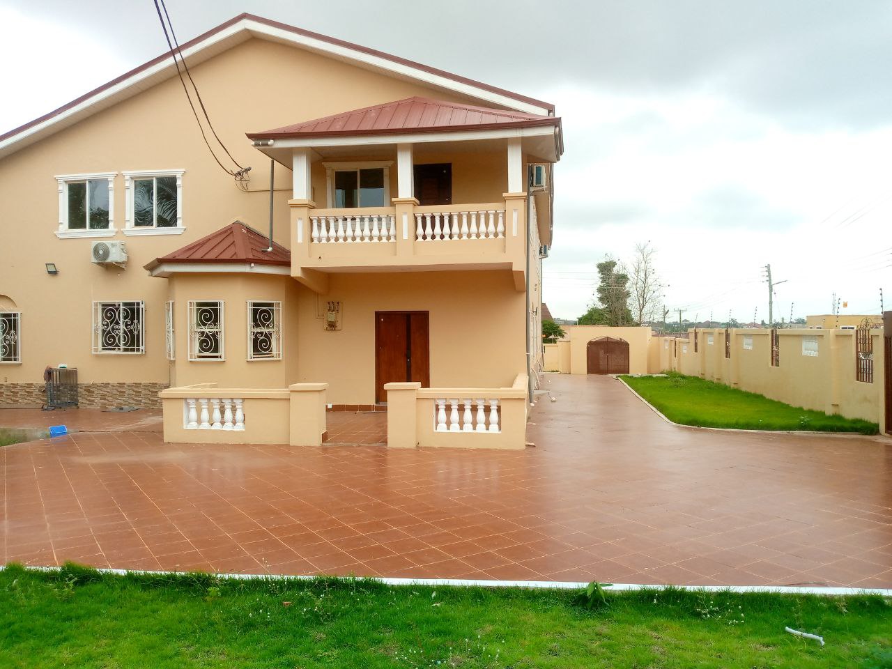 Six (6) Bedroom House For Rent at Pantang