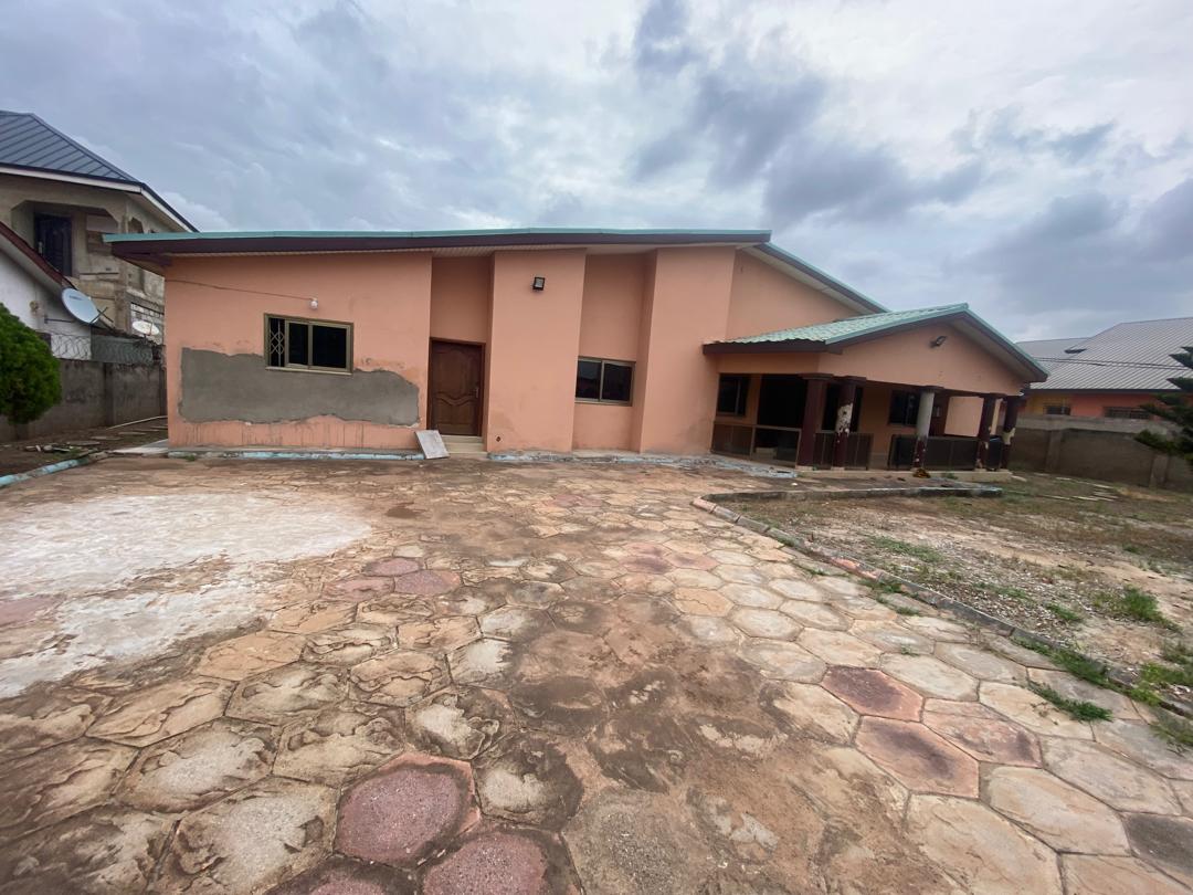 Six (6) Bedroom House For Rent at Spintex