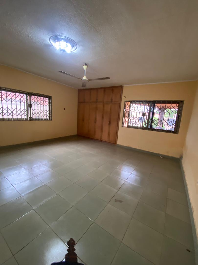 Six (6) Bedroom House For Rent at Spintex