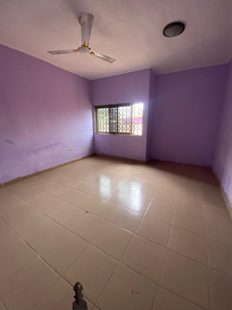 Six (6) Bedroom House For Rent at Spintex