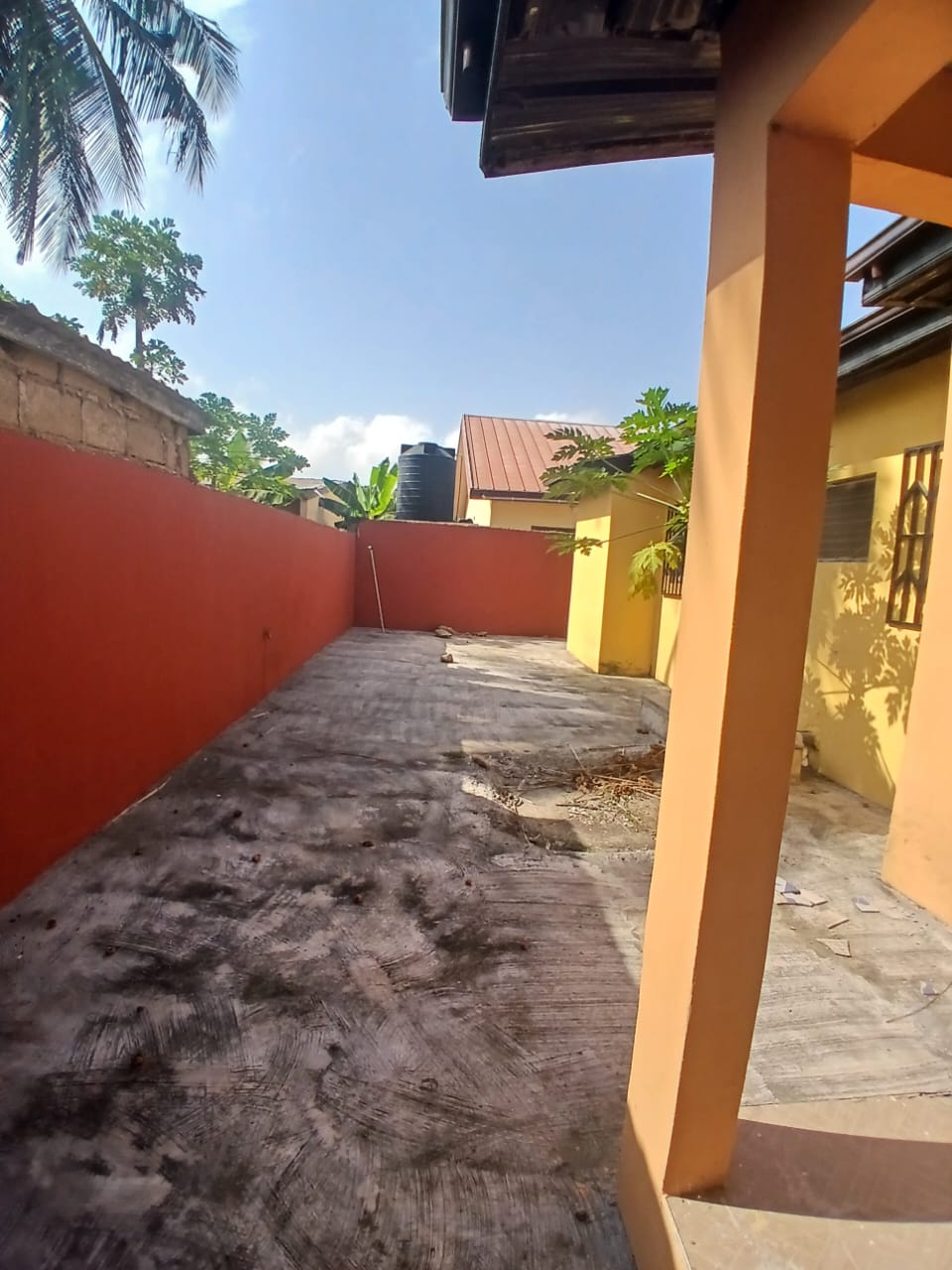 Six (6) Bedroom House For Rent at Weija SCC