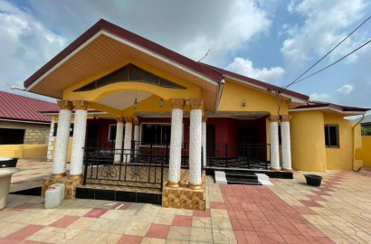 Six (6) Bedroom House For Sale at Amasaman Obeyeyie