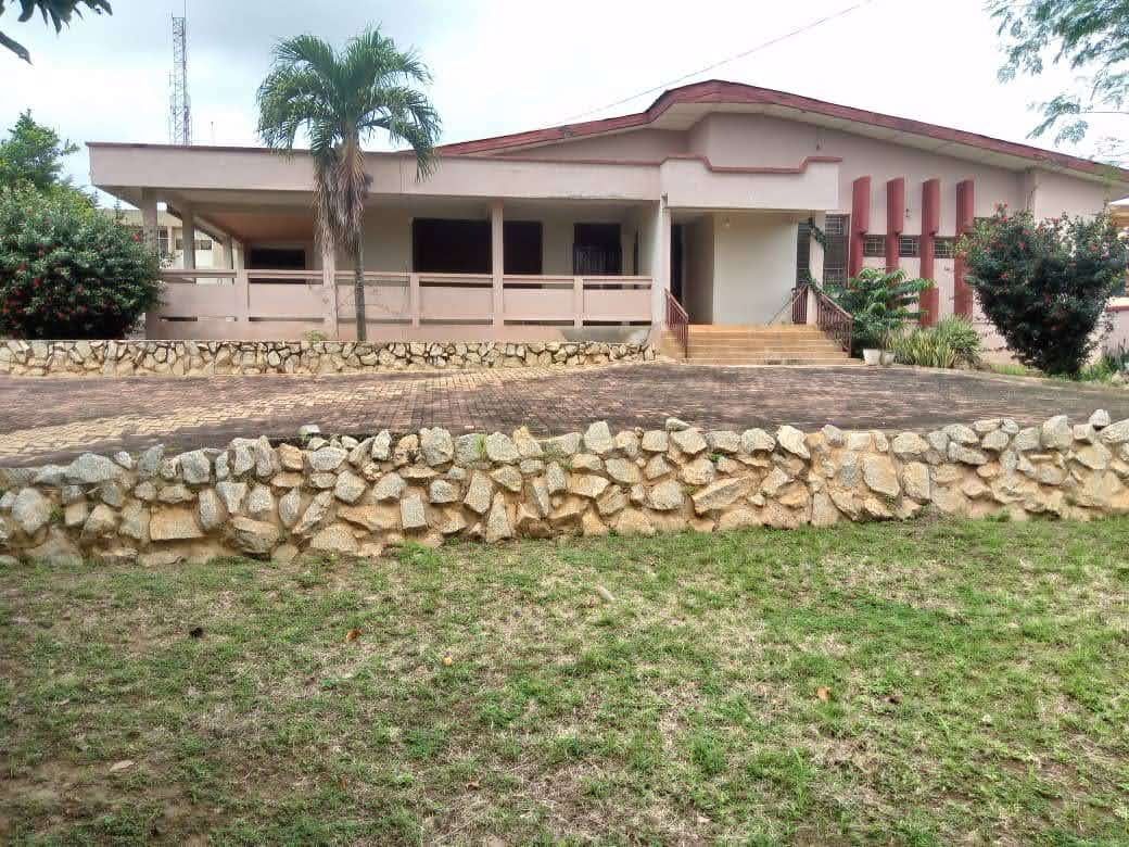 Six (6) Bedroom House For Sale at Kumasi Odenehu Kwadaso