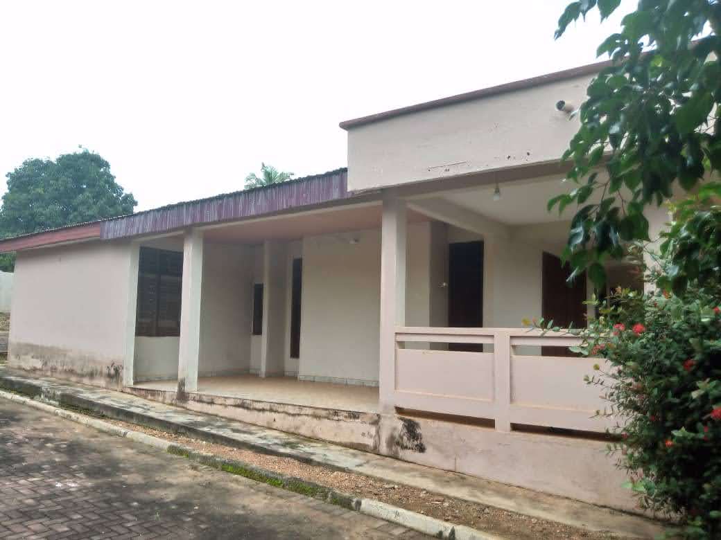 Six (6) Bedroom House For Sale at Kumasi Odenehu Kwadaso