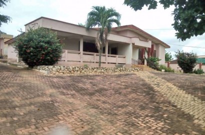 Six (6) Bedroom House For Sale at Kumasi Odenehu Kwadaso