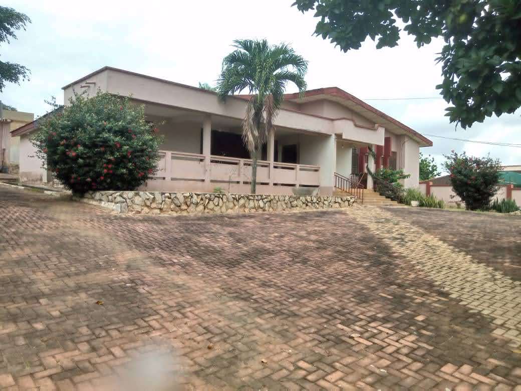 Six (6) Bedroom House For Sale at Kumasi Odenehu Kwadaso