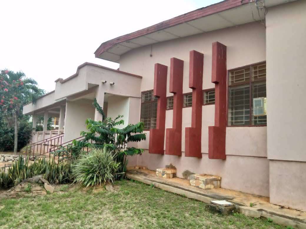 Six (6) Bedroom House For Sale at Kumasi Odenehu Kwadaso