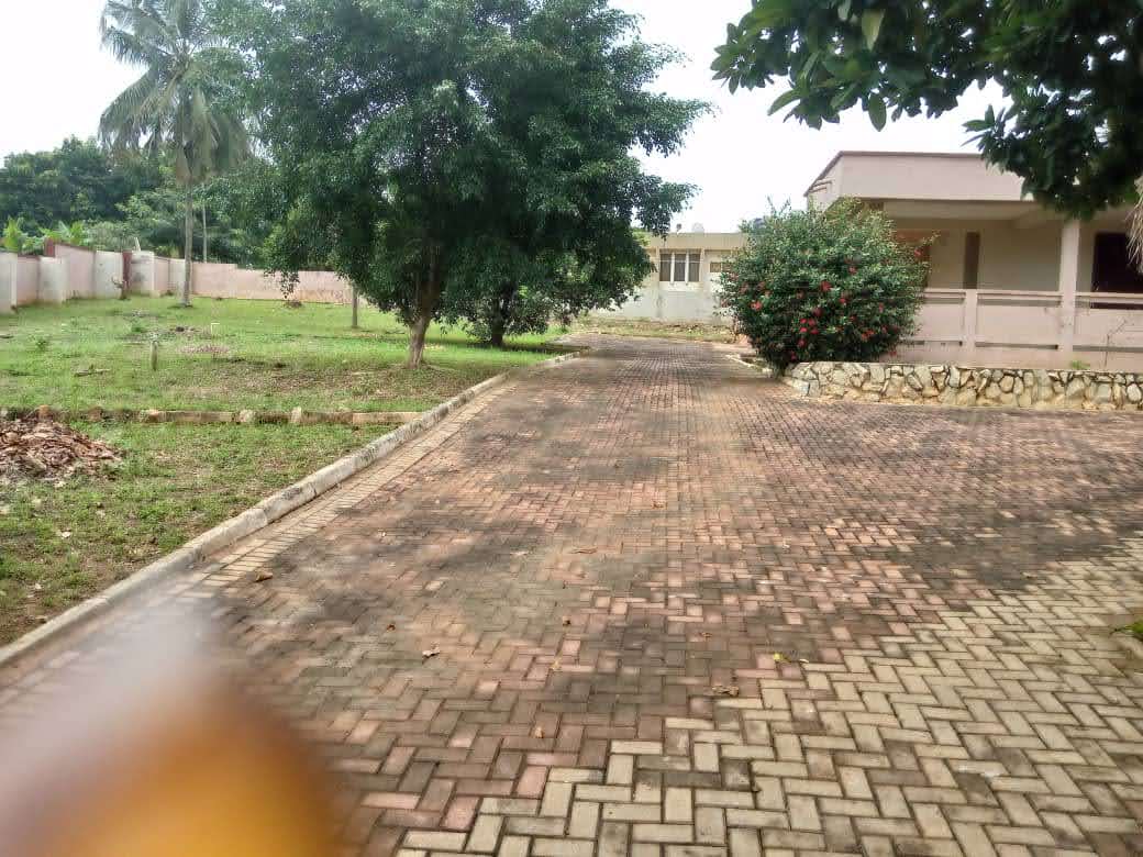 Six (6) Bedroom House For Sale at Kumasi Odenehu Kwadaso