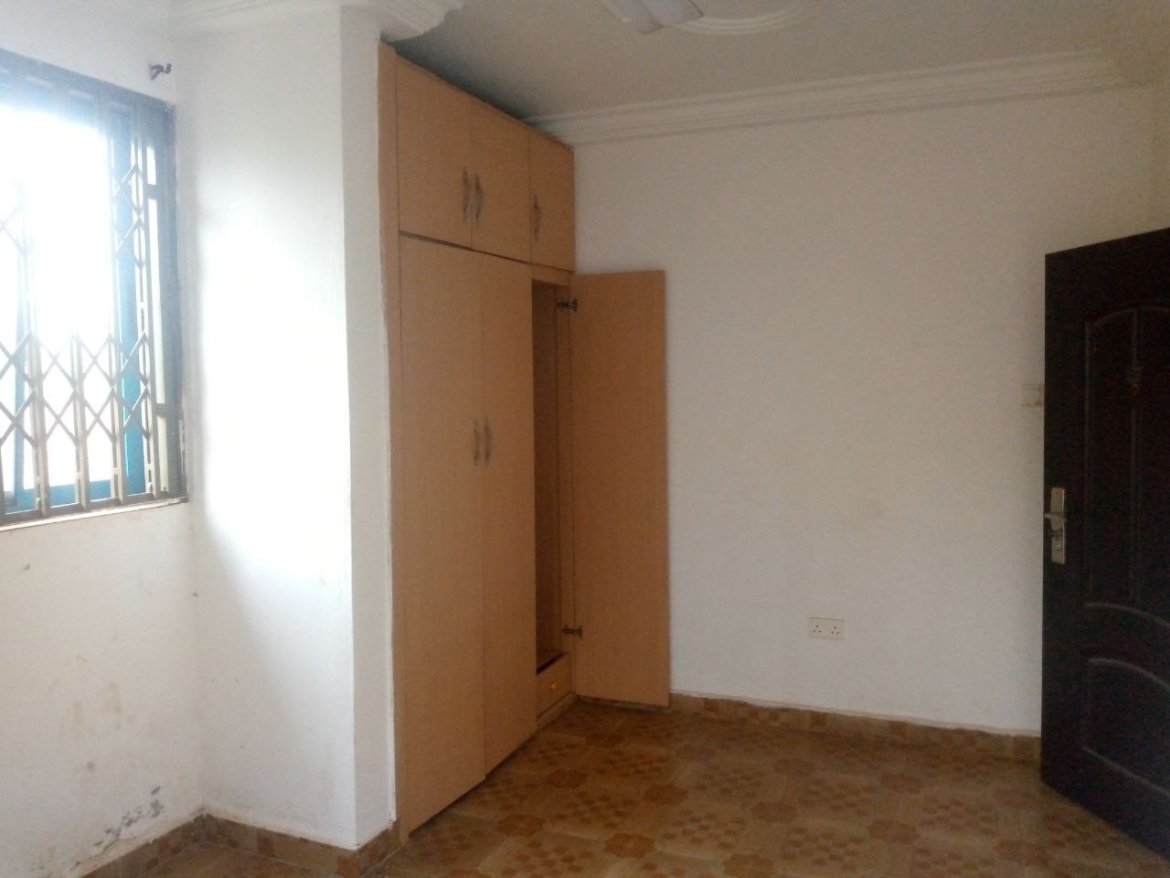 Six (6) Bedroom House For Sale at Pantang