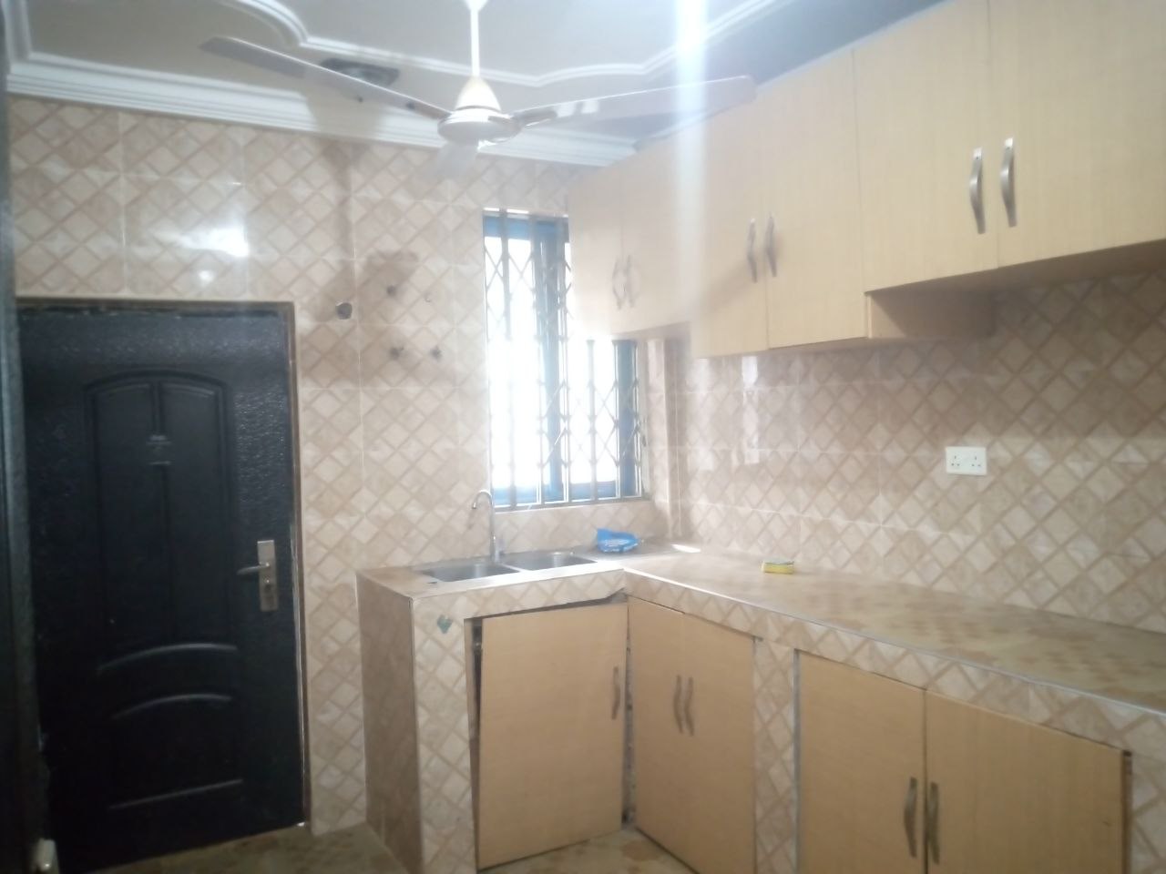 Six (6) Bedroom House For Sale at Pantang