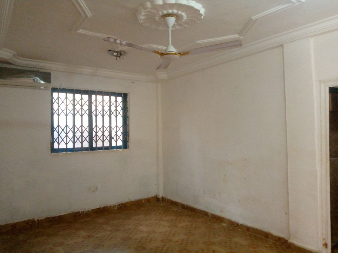 Six (6) Bedroom House For Sale at Pantang