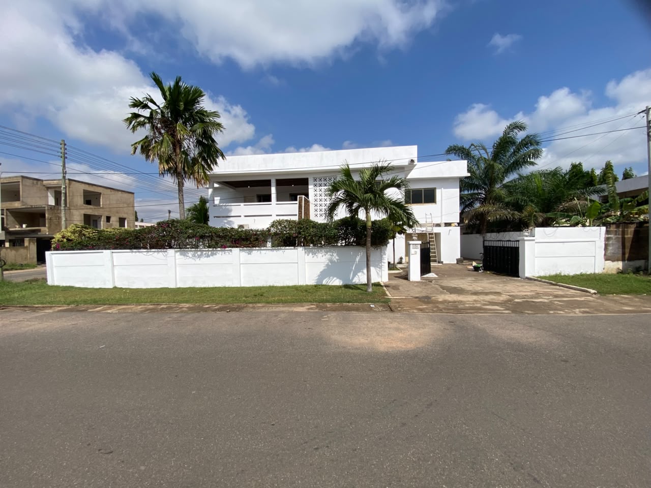 Six (6) Bedroom House with 2 Boys' Quarters For Rent at Dzorwulu