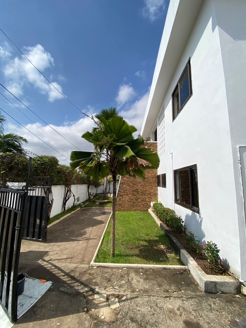 Six (6) Bedroom House with 2 Boys' Quarters For Rent at Dzorwulu