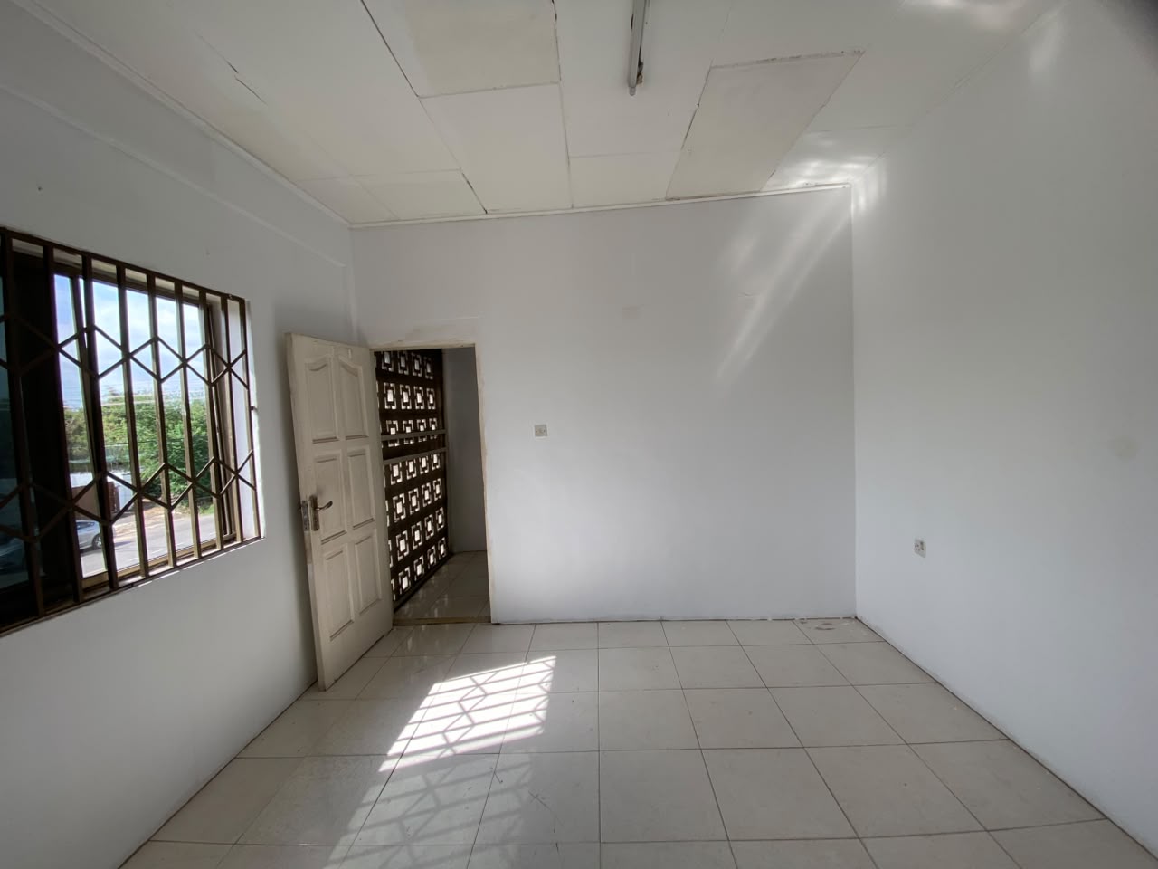 Six (6) Bedroom House with 2 Boys' Quarters For Rent at Dzorwulu