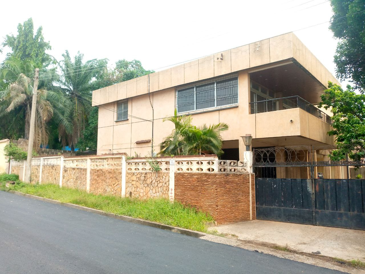 Six (6) Bedroom House with 2 Boys' Quarters For Sale at Tesano