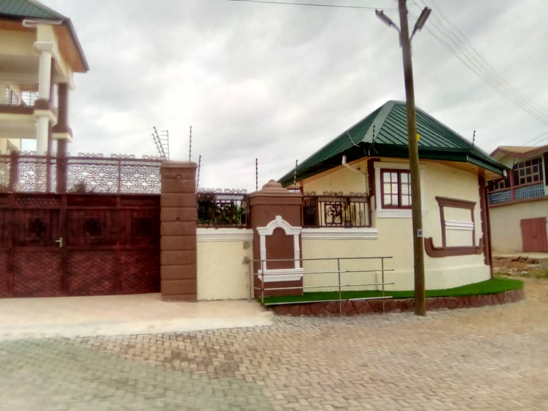 Six-Unit Storey Building House for Sale at Gyinyase (Atonsu)