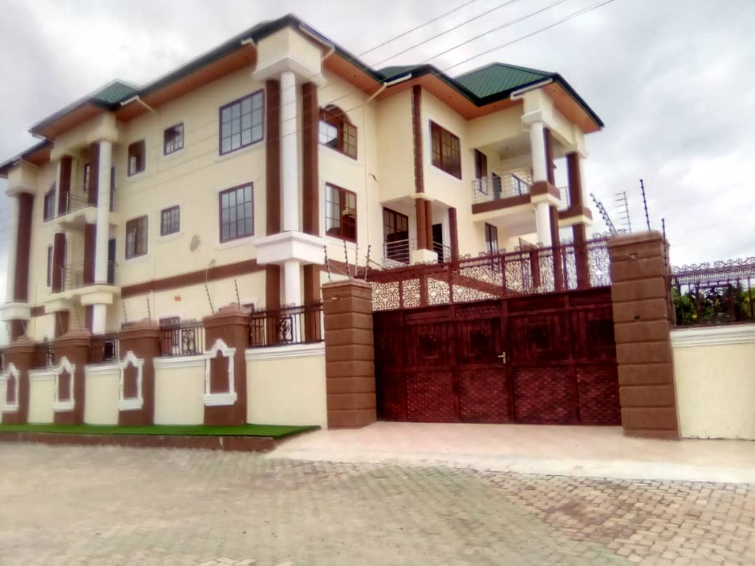 Six-Unit Storey Building House for Sale at Gyinyase (Atonsu)