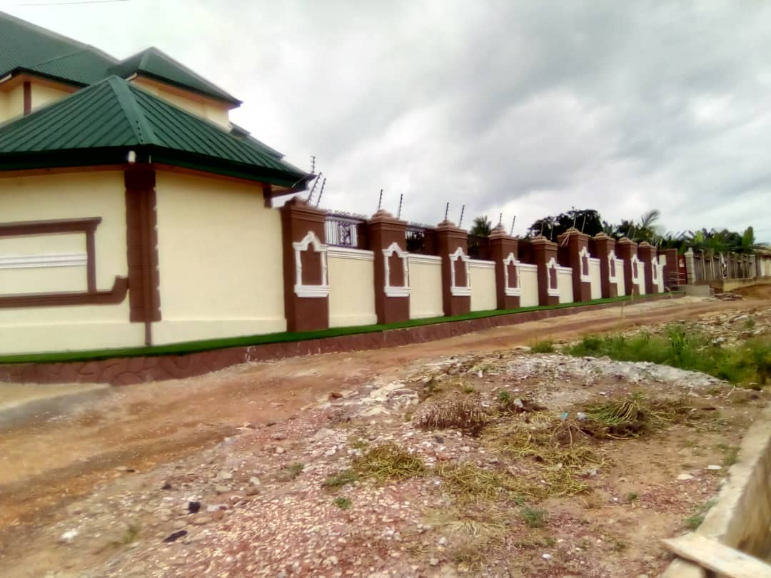 Six-Unit Storey Building House for Sale at Gyinyase (Atonsu)