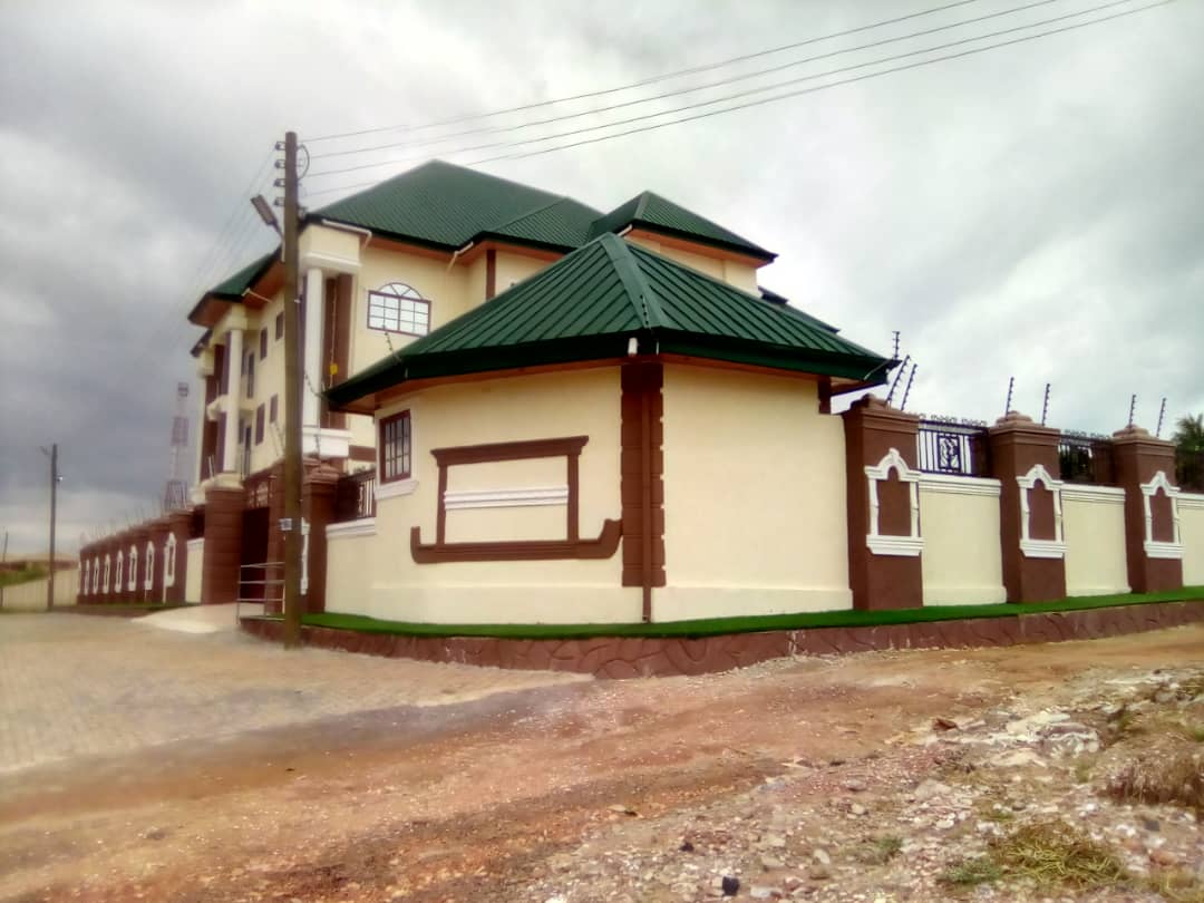 Six-Unit Storey Building House for Sale at Gyinyase (Atonsu)