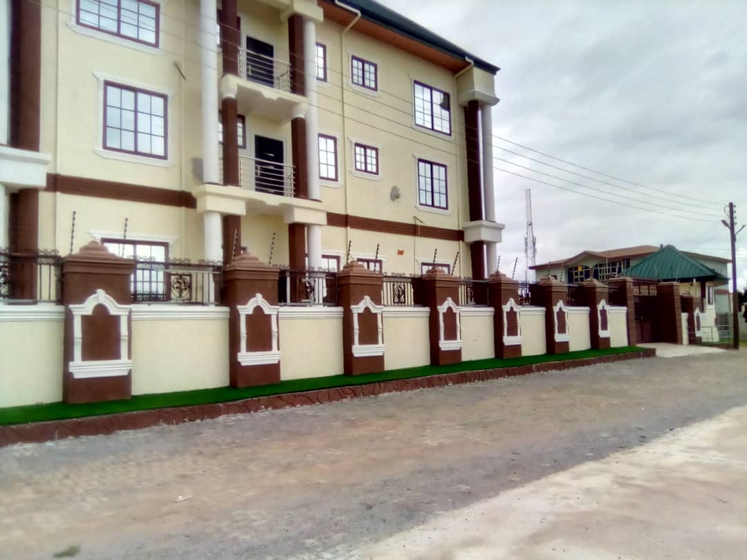 Six-Unit Storey Building House for Sale at Gyinyase (Atonsu)