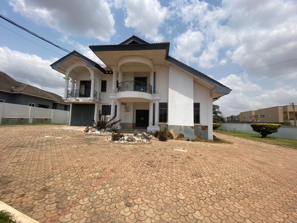 Three 3-Bedroom Apartment for Rent at East Airport