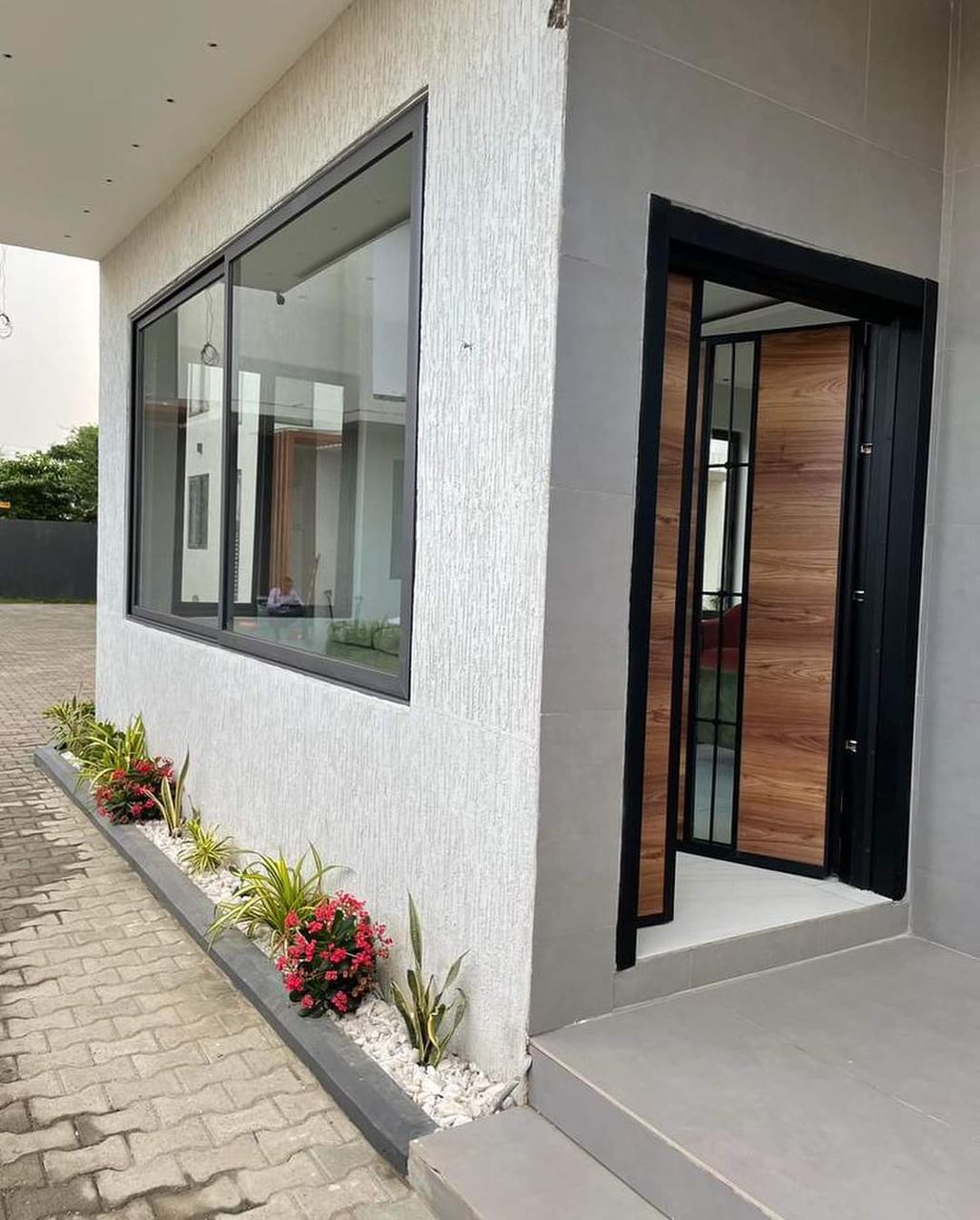 Three (3) Bedroom Furnished and Unfurnished Townhouse for Rent at Dzorwulu