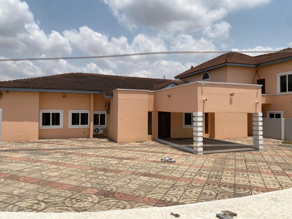 Three 3-Bedroom House for Rent at East Airport