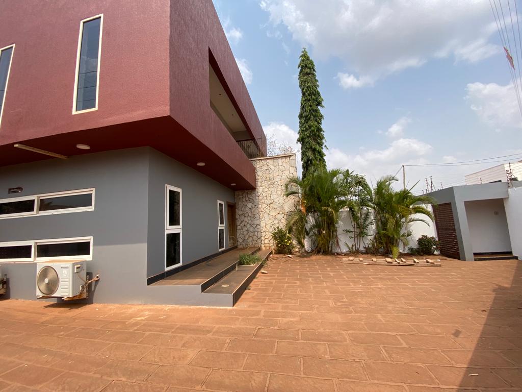 Three 3-Bedroom House for Rent at Tse Addo