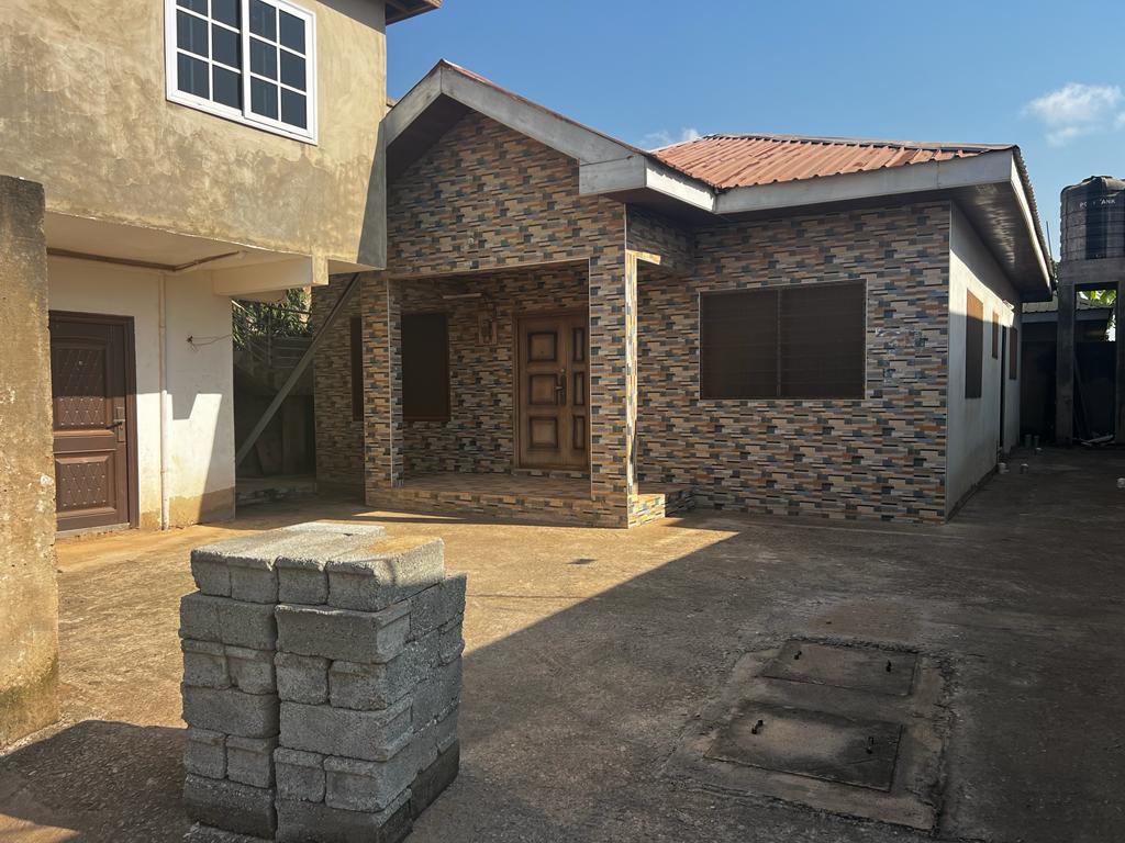 Three 3-Bedroom House with Additional Rooms for Sale At Pantang