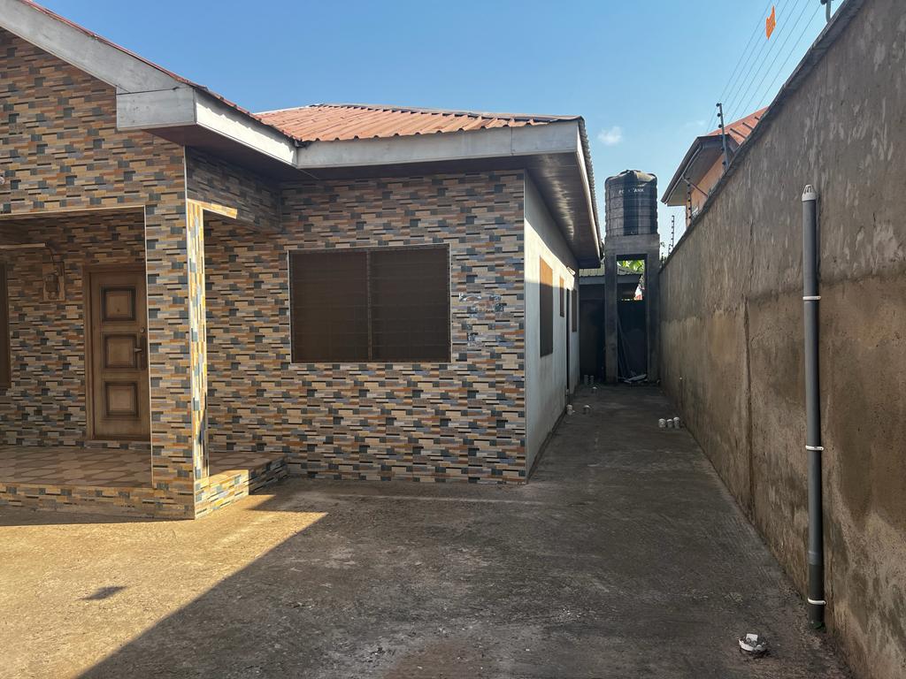 Three 3-Bedroom House with Additional Rooms for Sale At Pantang