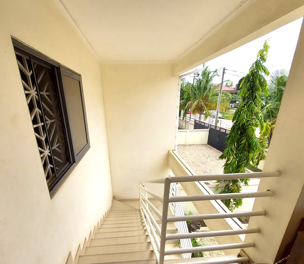 Three 3-Bedroom Semi-detached Houses for Rent at Dome