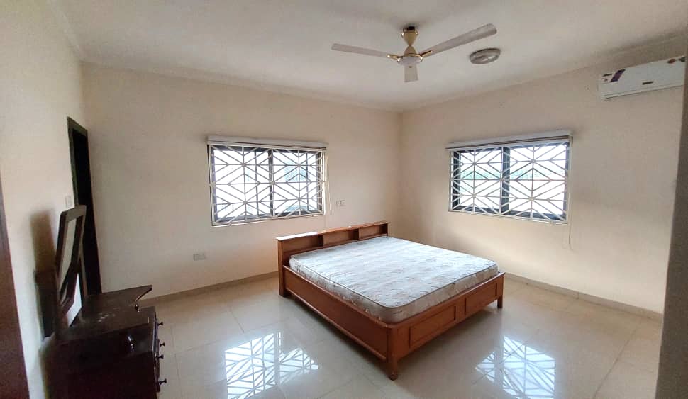 Three 3-Bedroom Semi-detached Houses for Rent at Dome