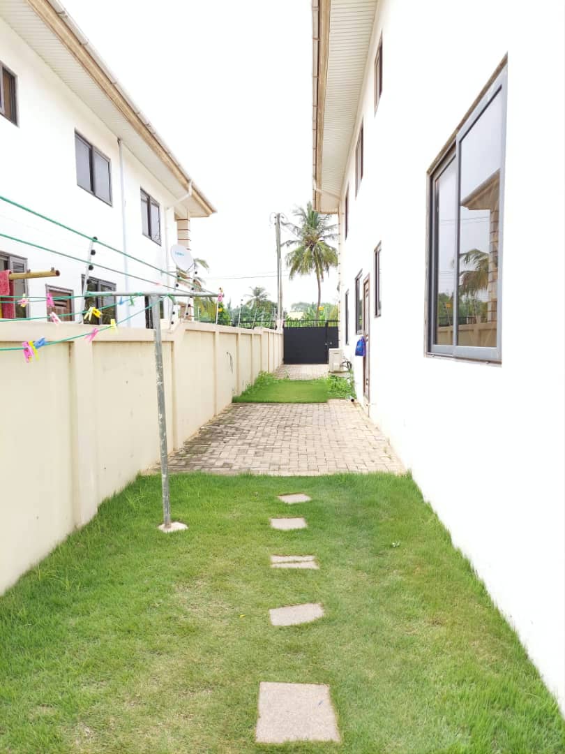 Three 3-Bedroom Semi-detached Houses for Rent at Dome