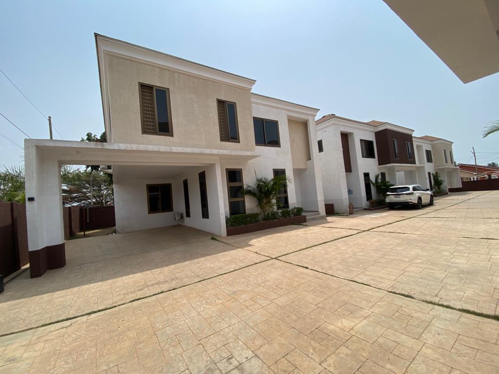 Three 3-Bedroom Townhouse for Rent in Spintex