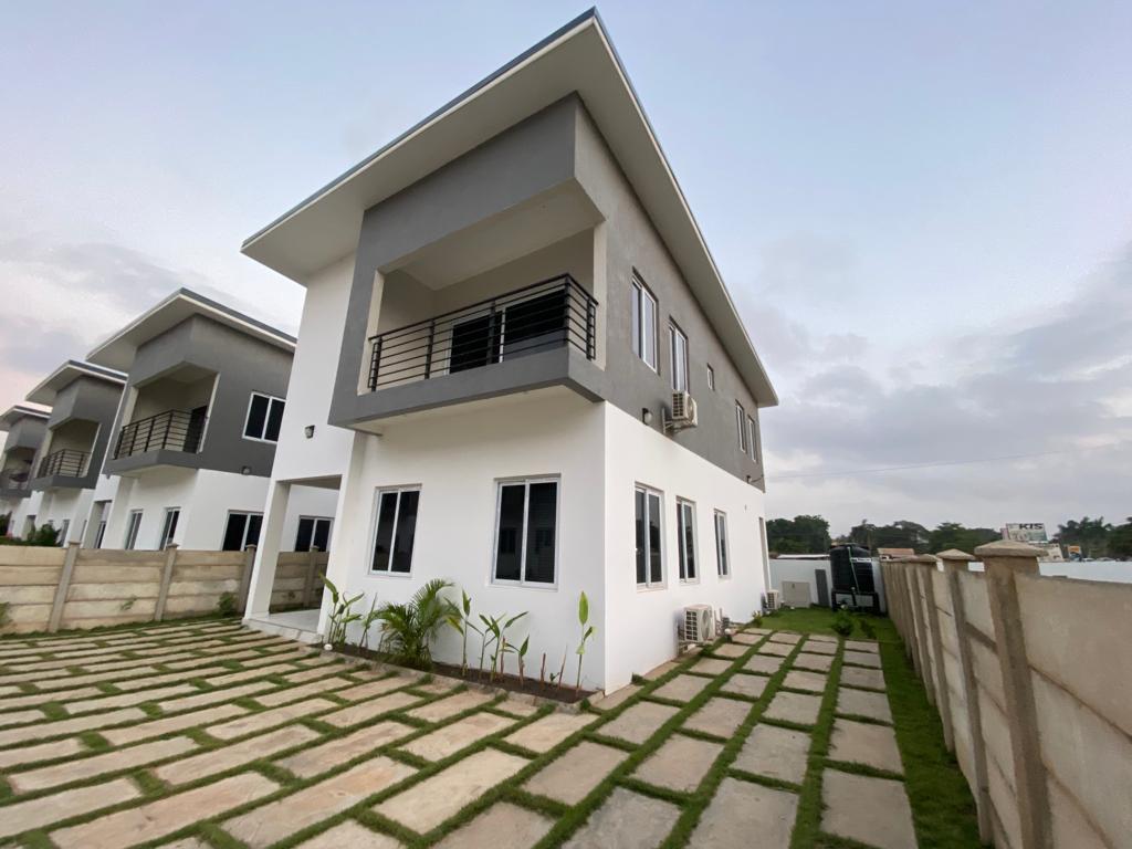 Three 3-bedroom Townhouses for Sale at Adenta