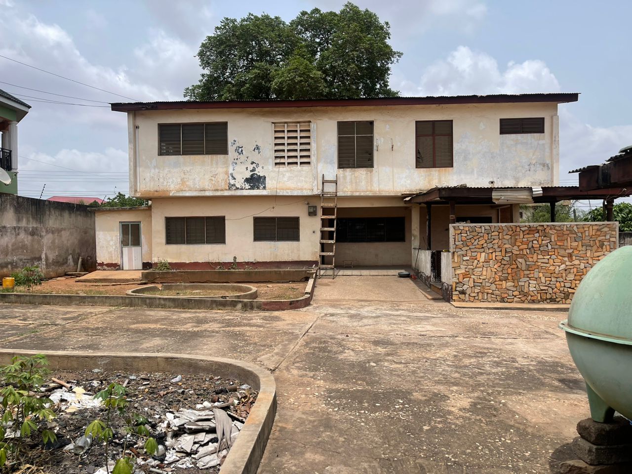 Three 3-Bedroom Old House for Sale at Taifa