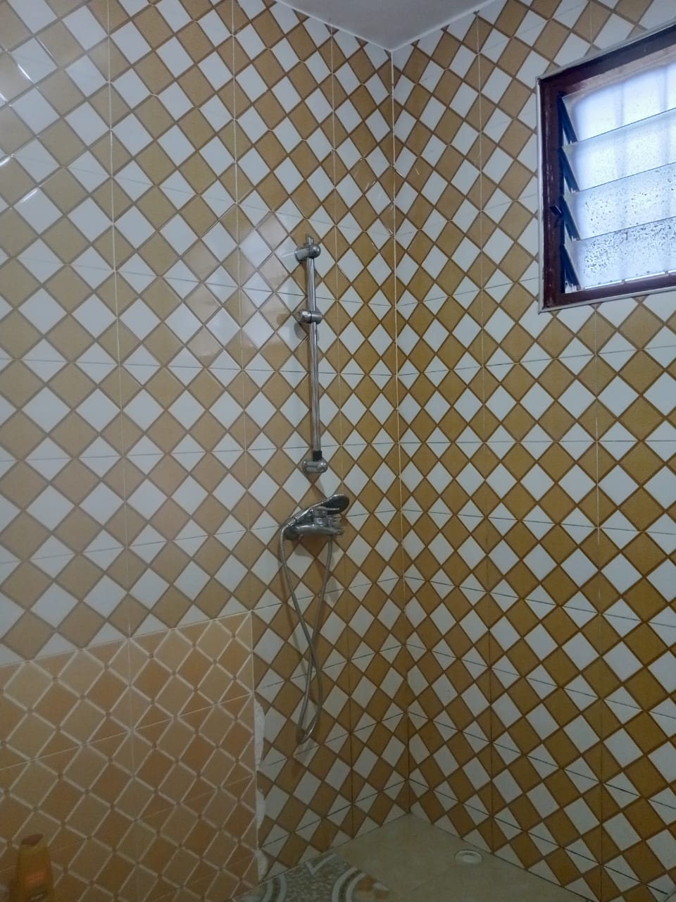 Three (3) Bedroom Apartment For Rent at Awoshie Anyaa