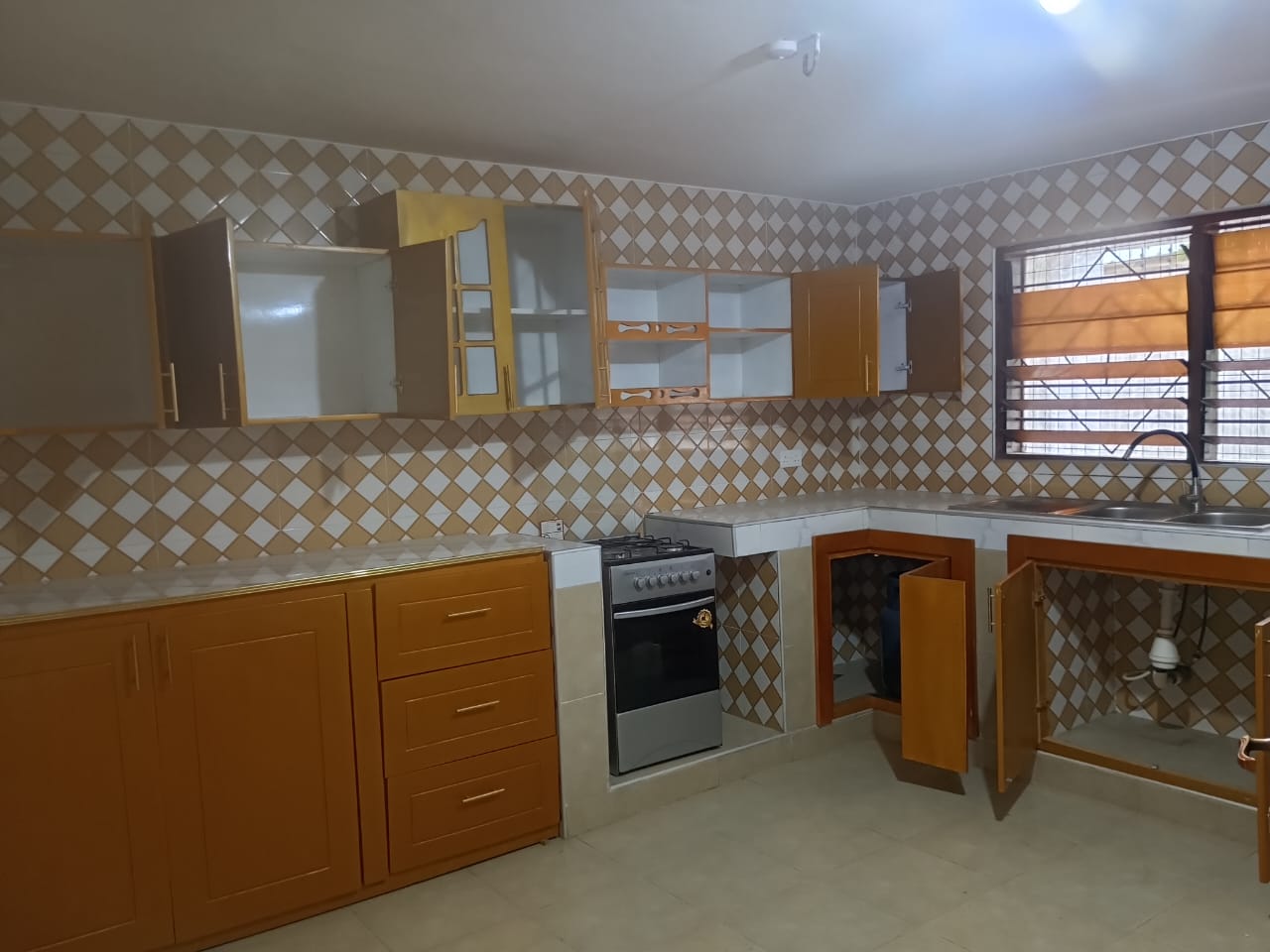 Three (3) Bedroom Apartment For Rent at Awoshie Anyaa