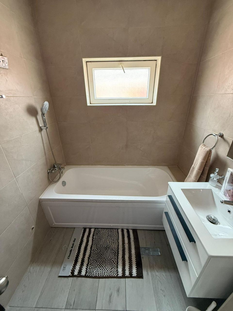 Three (3) Bedroom Fully Furnished Apartment For Rent at Ridge