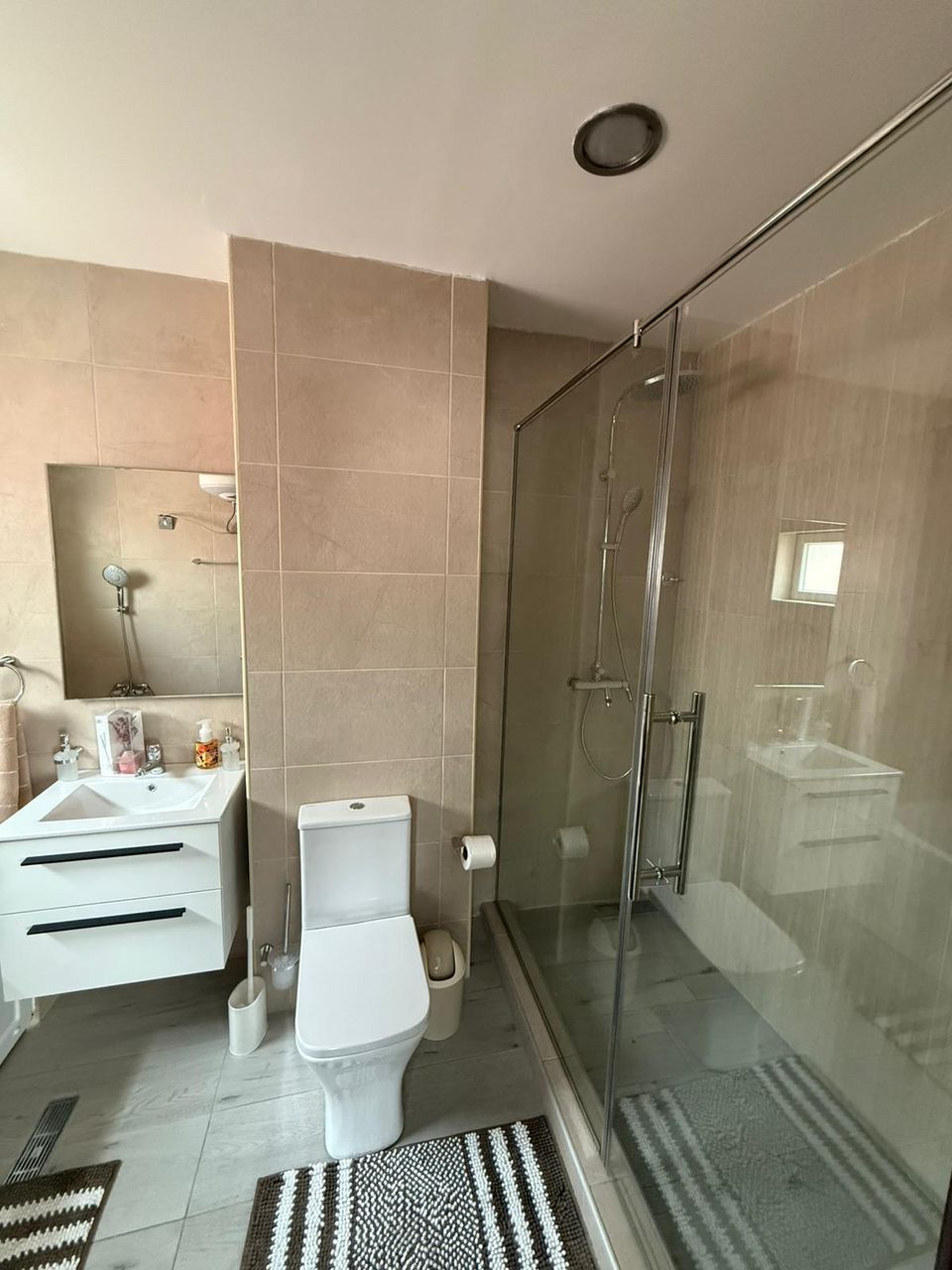 Three (3) Bedroom Fully Furnished Apartment For Rent at Ridge