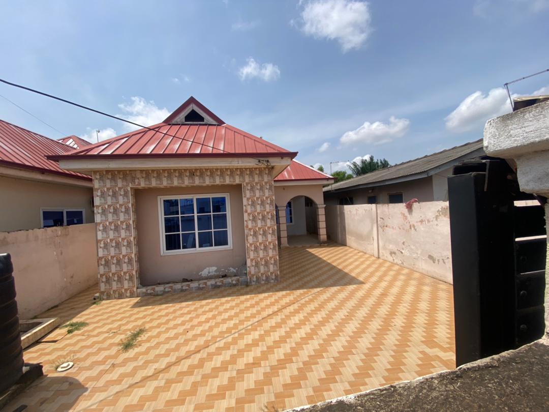 Three (3) Bedroom House For Rent at Klagon
