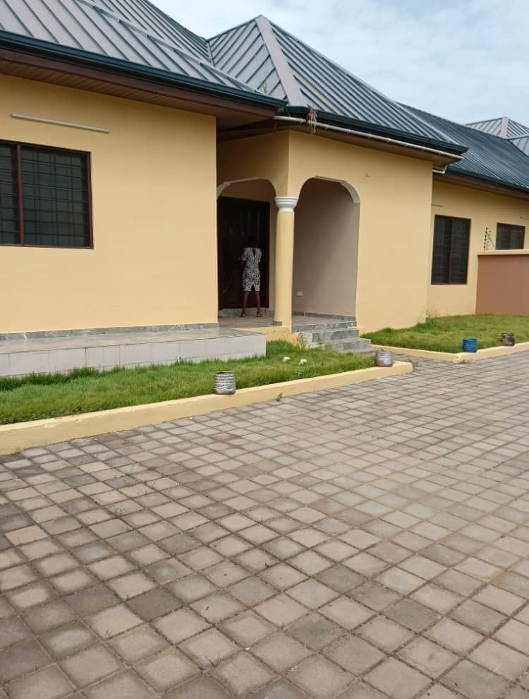 Three (3) Bedroom House For Rent at Oyarifa