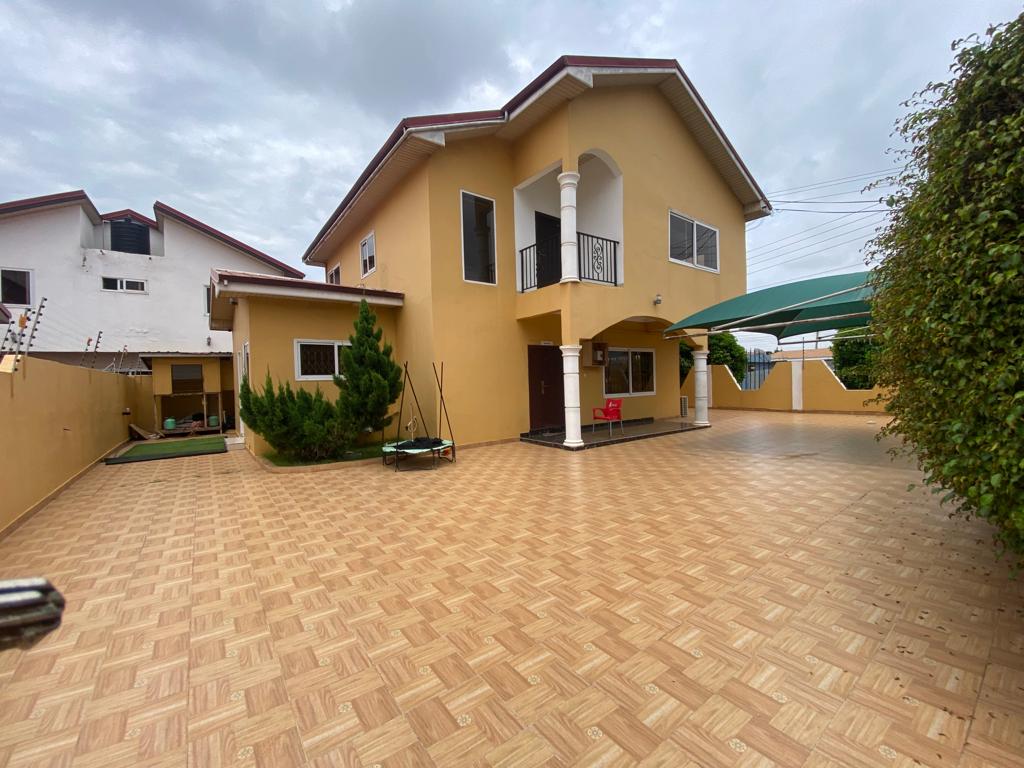 Three (3) Bedroom House For Rent at Tema Community 20