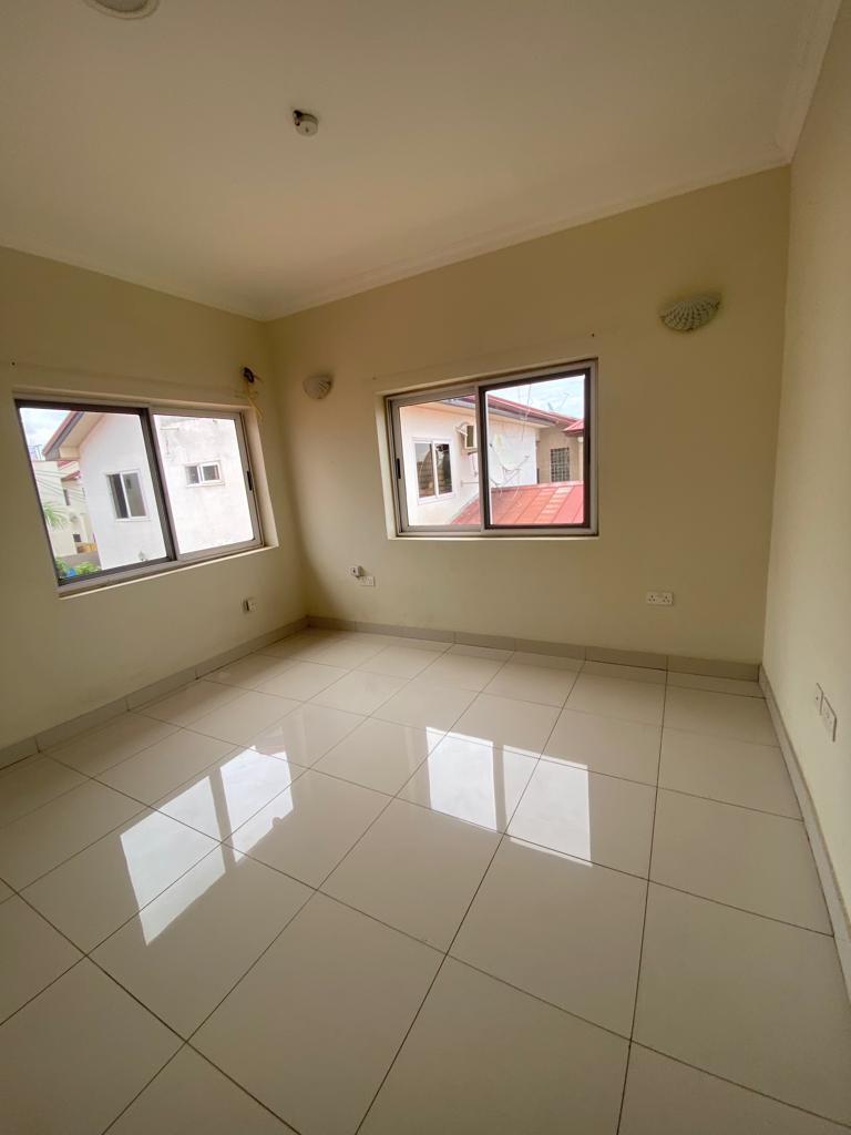 Three (3) Bedroom House For Rent at Tema Community 20