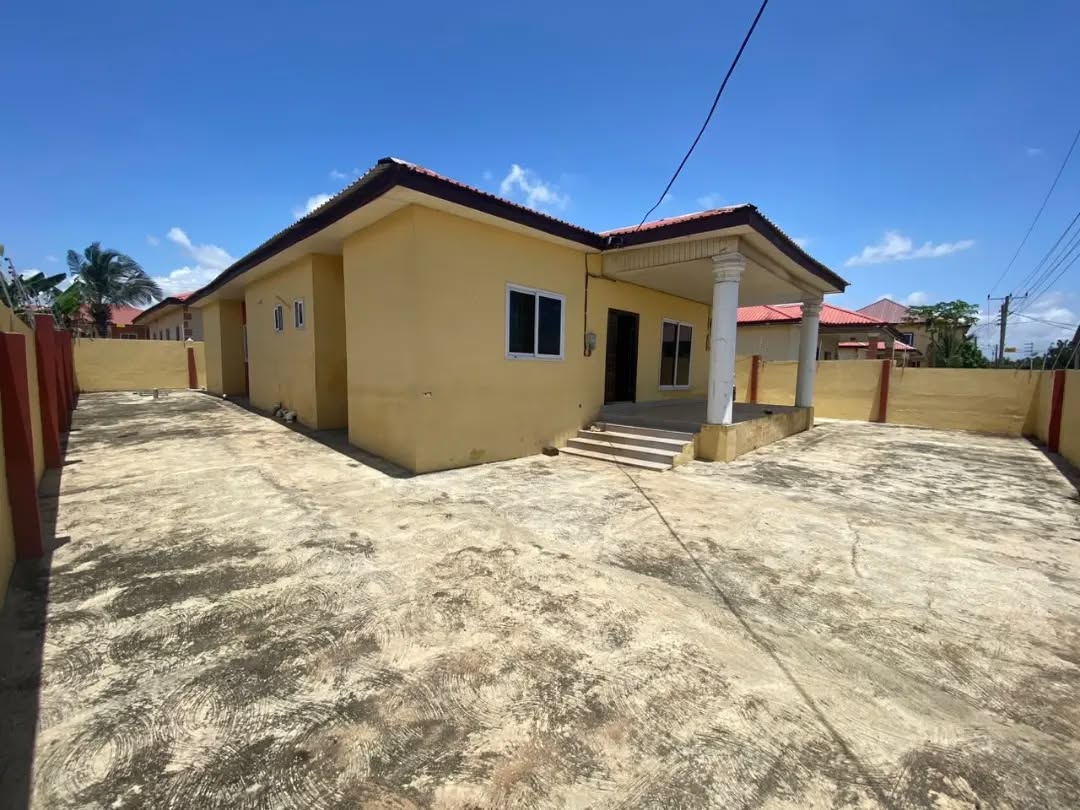 Three (3) Bedroom House For Sale at Kasoa Buduburam