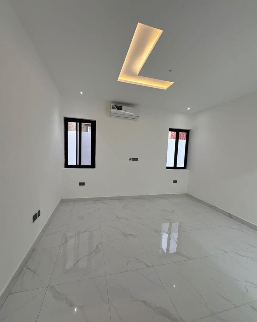 Three (3) Bedroom House For Sale at Lakeside